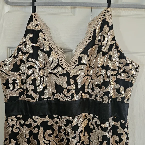 Elegant Black and Gold Lace Evening Gown By VENUS sz 16, NEW! - Picture 7 of 10